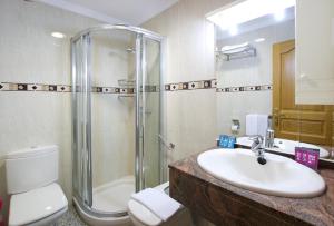 One-Bedroom Apartment with Terrace (4 Adults) room in Apartamentos Nuriasol