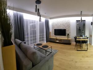 Apartament Plaza Tower Deluxe -Zagnańska (Garaż, Targi)
