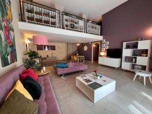 ZEFIA HOME