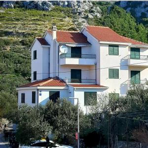 Vila Maslina Apartments mit Pool und Garten nahe am Strand