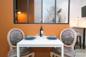 Le Rhinocéros, T1 hypercentre chic et cosy, Wifi par SOVALFI