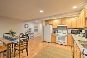 Cute Grand Haven Apartment Walk Downtown Streets!