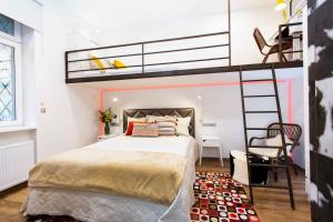 Premium Rooms by Hi5 - Style at the Comedy Theater