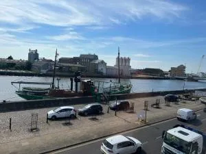 Spacious One Bedroom Flat with River View, 1E - Halvergate