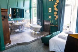 Hotels Demeures de Campagne Domaine de Maffliers : Deluxe Room in the Castle with Domain View