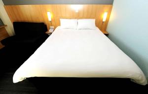 Hotels ibis Lyon Est Beynost : Chambre Standard avec 1 Lit Double et 1 Lit Simple - Non remboursable
