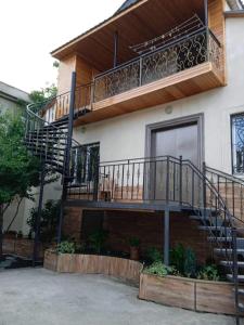 Isolated second floor for rent with separate kitchen and bathroom