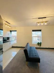 YO ROOM! Apartments- Next to City Centre Apartment - With Free Parking - Braunstone