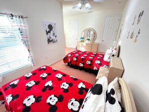 Lakefront Getaway LG South Facing Pool Hot Tub Pool Table & BBQ - 2 miles Disney