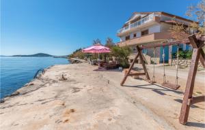 Amazing Apartment In Nevidane With Wifi