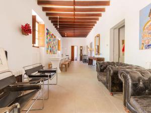 Stylish Apartment with Sauna, Ski Storage, Balcony, Pool