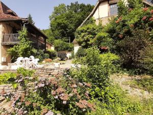 Maisons de vacances Traditional holiday home in Altillac with private pool : photos des chambres