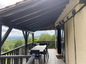 Maisons de vacances Traditional holiday home in Altillac with private pool : photos des chambres