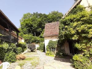 Maisons de vacances Traditional holiday home in Altillac with private pool : photos des chambres