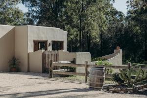 Casa La Vina Pokolbin - Romantic Villas with Outdoor Hot Tubs and Fireplaces