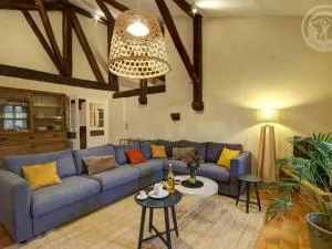 Gîte historique au cœur du Parc du Pilat – 14 pers, 3 ch, 3 sdb, wifi, jardin, animaux acceptés - FR-1-496-136 - Vérin