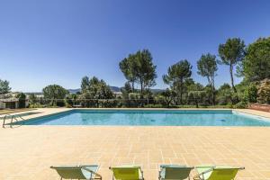 Holiday flats at Domaine de Saint Endréol with golf SPA and pool