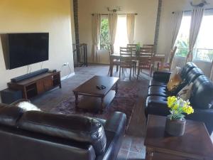 Dauin-unique home away from the hustle and bustle.