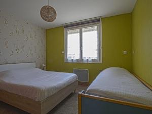Maisons de vacances Cheerful holiday home in Grandcamp Maisy with garden : photos des chambres