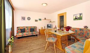 Wurzerhof Ratschings, ruhige Ferienwohnungen am Bauernhof mit Bergblick nahe Wander- & Skigebiet