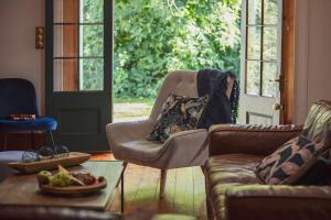 CLAYFIELD HOMESTEAD - rustic country accommodation