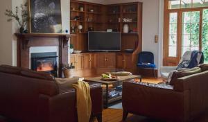 CLAYFIELD HOMESTEAD - rustic country accommodation