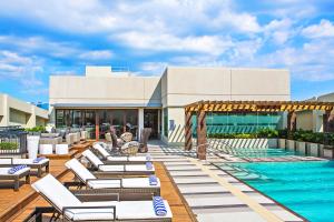 Holiday Inn & Suites Makati by IHG