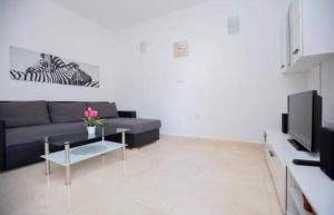 Luxury Apartment Ani 100m to See with Pool & Parking