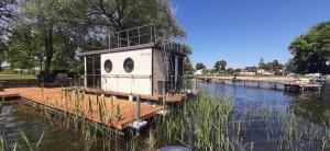 Houseboat domki na wodzie jezioro Lubie