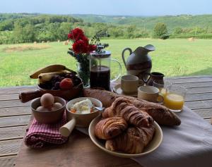 Tentes de luxe Safari tent lodges with a beautiful view at Lot Sous Toile : photos des chambres