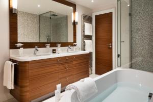 Hotels Hotel Barriere Le Normandy : Suite Junior Prestige - Vue sur Mer