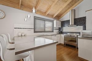 Scenic Beach Escape - BYO Linen