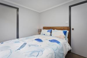 Scenic Beach Escape - BYO Linen