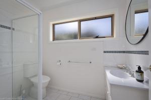 Scenic Beach Apartment - BYO Linen