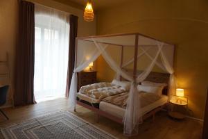 Alte Brennerei Schloss Zehista EG Rittersporn