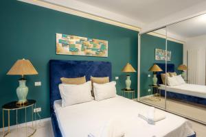 Deluxe Studio with City View room in Metropole Apartments - Old City