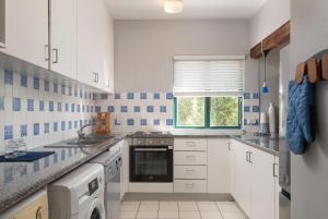 Santorini Kamari 15 Family Only