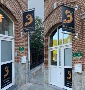 Les 3 chapeaux Dinant 6p Les canotiers 4p avec terrasse Le melon 2p SANS terrasse