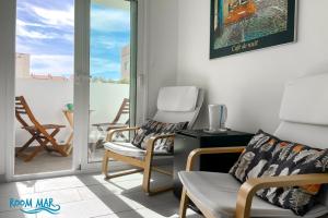 Room Mar wifi free , private bathroom and terrace