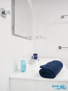 Room Mar wifi free , private bathroom and terrace