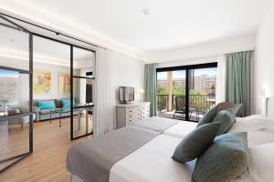 Suite room in CM Mallorca Palace - Only Adults