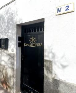 Room Tierra wifi free private bathroom , central town