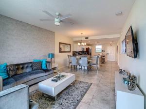 Last minute deal! Brand New 2bed apt near Disney