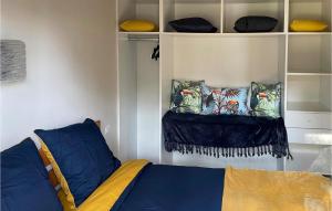 Maisons de vacances Awesome home in LAiguillon-la-Presqu : photos des chambres