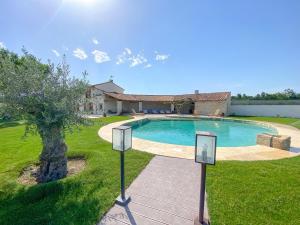 Villas Domaine de la Toumanque- Mas provencal renove- 4 chambres - 14 couchages : photos des chambres