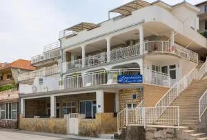 Apartmans and studios Ana - Žedno