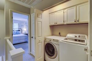 Near the ocean and pool Bike paths Granite Counters Bikes & Beach Gear included