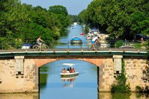 Appartements Appartement charmant a Vias + jardin : photos des chambres