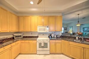 Sunny Punta Gorda Condo with Golf Course View!
