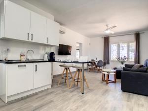 Villa with Private Pool - 6409